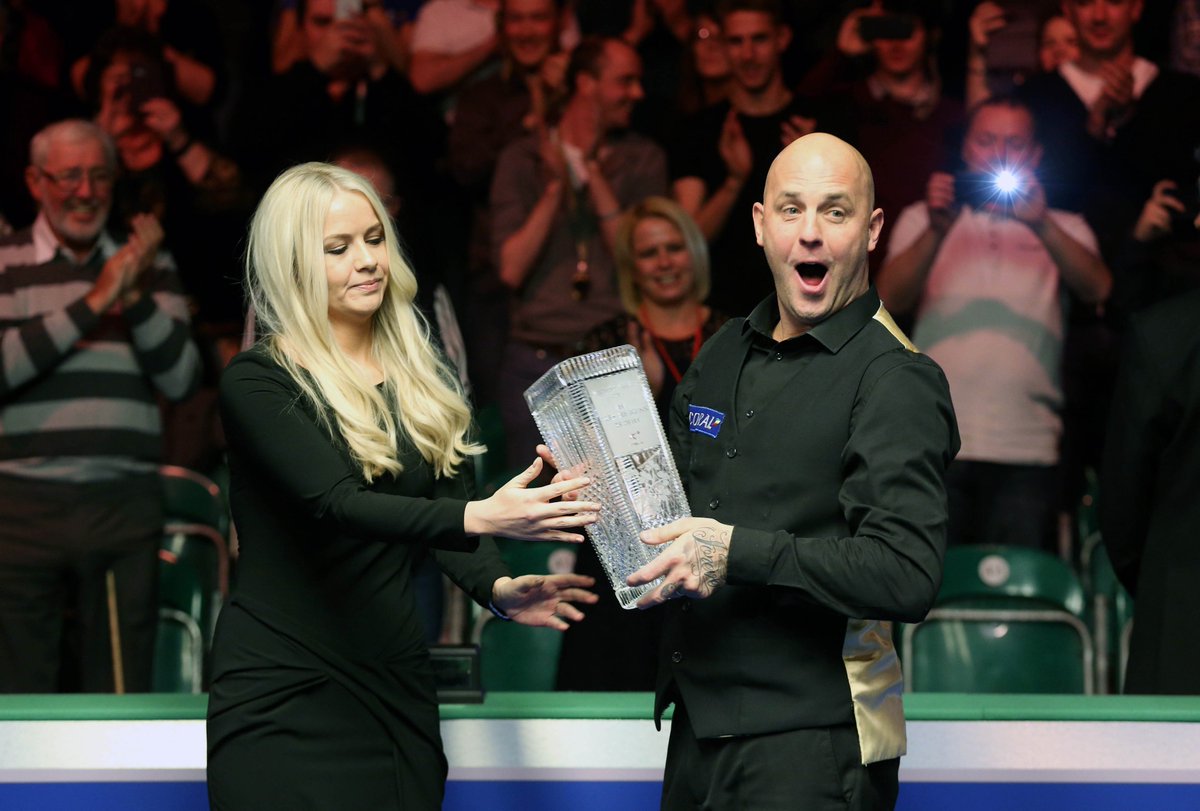 SnookerSuper's tweet photo. NORTHERN IRELAND OPEN 2024

The first ever winner of the Northern Ireland Open was Mark King @markking147 in 2016.
That night he received The Alex Higgins Trophy 🏆 from his daughter Lauren Higgins. https://t.co/O9x7Fr9NRI
