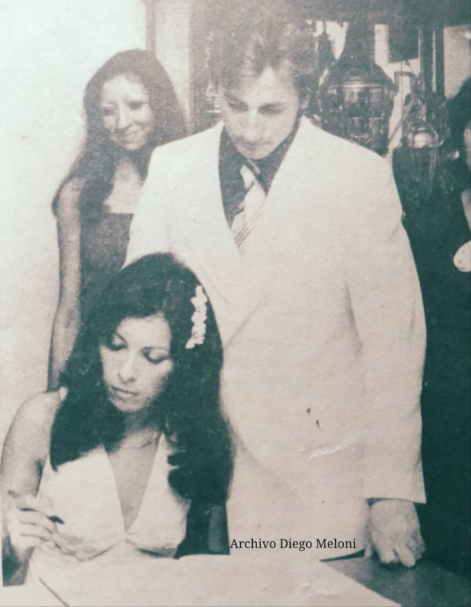 Diego Meloni (@melonidiego) on Twitter photo Para muchos, la noticia reciente habrá sido una gran novedad. Pero alguna vez, la gente se casaba en la sede del club. Así lo confirman Daniel Spitzer y Gladys Mendoza quienes, en marzo de 1977, dieron el sí en la propia sala de reuniones de <a href="/colonoficial/">Club Atlético Colón ⭐</a> Para muchos, la noticia reciente habrá sido una gran novedad. Pero alguna vez, la gente se casaba en la sede del club. Así lo confirman Daniel Spitzer y Gladys Mendoza quienes, en marzo de 1977, dieron el sí en la propia sala de reuniones de <a href="/colonoficial/">Club Atlético Colón ⭐</a>