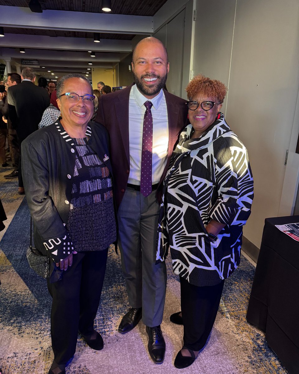WarrenForOak's tweet photo. I had an incredible time at the recent Democratic Union Dinner! It was great connecting with so many passionate community leaders and advocates for working families. I’m energized to keep fighting for policies that uplift Oaklanders.

Vote Warren Logan #1 on or before November 5! https://t.co/lgTALi1TT8