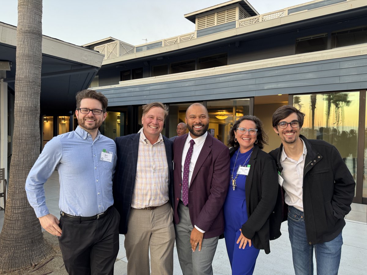 I had an incredible time at the recent Democratic Union Dinner! It was great connecting with so many passionate community leaders and advocates for working families. I’m energized to keep fighting for policies that uplift Oaklanders.

Vote Warren Logan #1 on or before November 5!