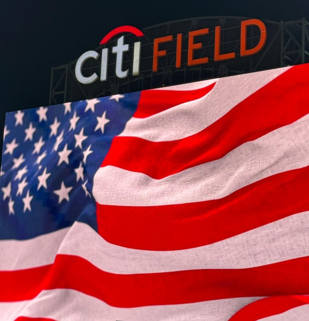 PAPD911's tweet photo. Wed., 10/16/24, #CitiField;
The #PAPDHonorGuard presented the Colors during the National Anthem to begin Game 3 of the #MLB #MLCS between the #NYMets & #LADodgers.
#papdprotectsnynj #PAPBA https://t.co/G5kWCUAtlT