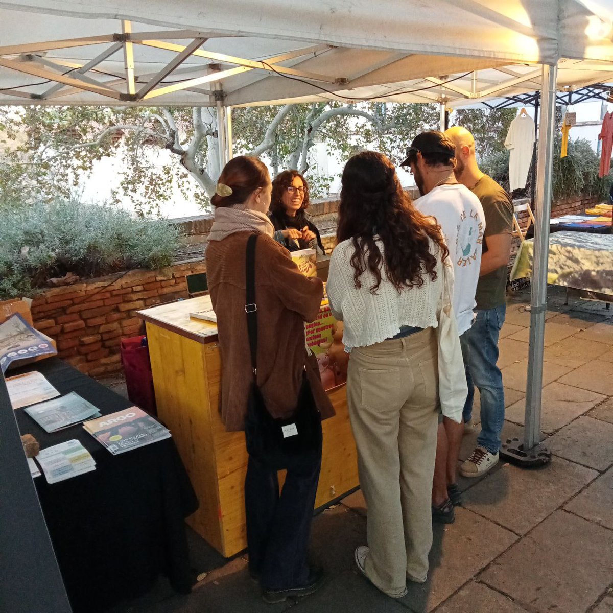 NeusMarine's tweet photo. Todavía en las nubes 💭✨ del Posidonia Green Festival 🌿💚. Un eco-festival donde arte, mar 🌊 y sostenibilidad se unen en unos jardines de ensueño.
¡Gracias a todos! 🙌 

#PosidoniaGreenFestival #EcoFestival #Sostenibilidad #ArteYSostenibilidad #UsarYReusar #Novela #Autora https://t.co/1aKvmnjaTM
