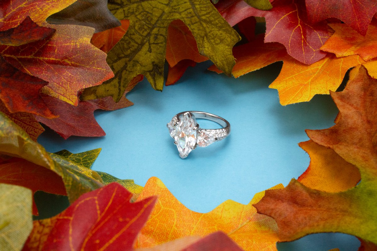 DunkinsDiamonds's tweet image. Looking to make this holiday season one to remember forever? 💍 Find the perfect engagement ring at Dunkin's Diamonds and let the magic of the season bring your love story to life. ✨  #holidayengagement #perfectring #dunkinsdiamonds