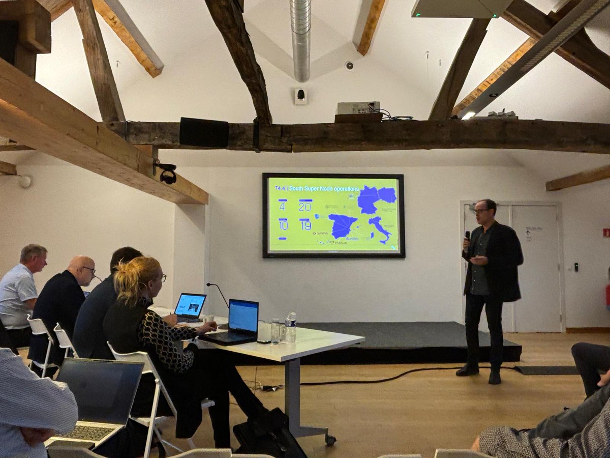 vlcinnovation's tweet photo. PROYECTO | Seguimos con el Technical Review de #CitComAI en Bruselas. Hoy, Ernesto Faubel @efaubel (@SmartCityVLCi) ha presentado el trabajo del Nodo Sur del proyecto europeo, que desarrolla soluciones basadas en #InteligenciaArtificial para abordar los retos urbanos. https://t.co/WyXzALPiAy