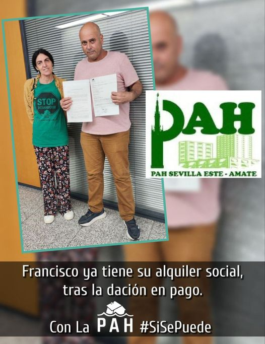 PahSevillaEsteA's tweet photo. #LogrosPAH
#DerechoATecho
#SiSePuede 
Nuestro compah Francisco firma Dación en pago y alquiler social con #CaixaBank
Con @LA_PAH #ViviendaDigna https://t.co/CKDThiT5XB