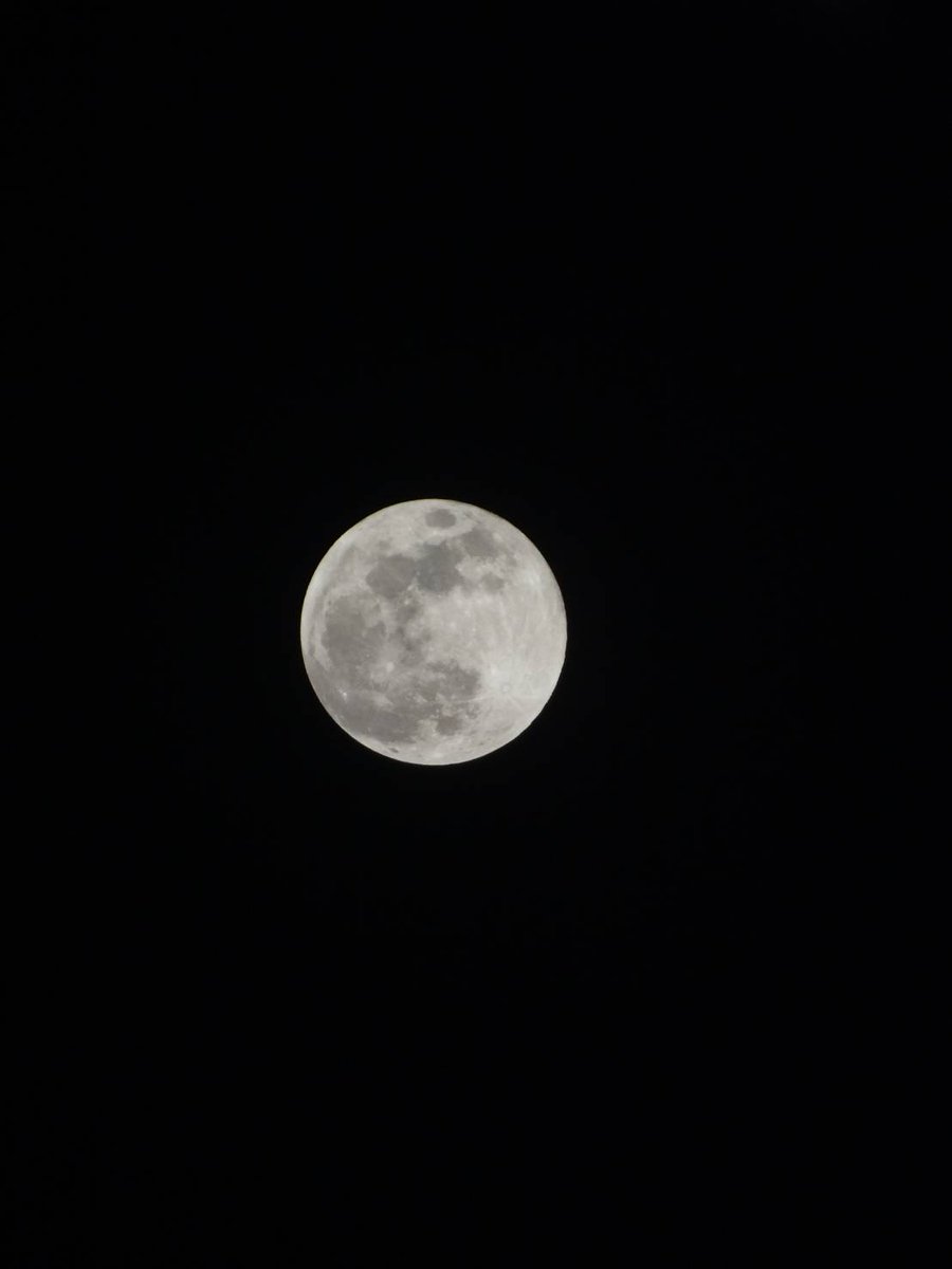kinkhawkubpimai's tweet photo. Super full moon 🌕 17/10/67
#moon
#FullMoon
#albumskyandmoonwithpiggi https://t.co/3JteZngHQn