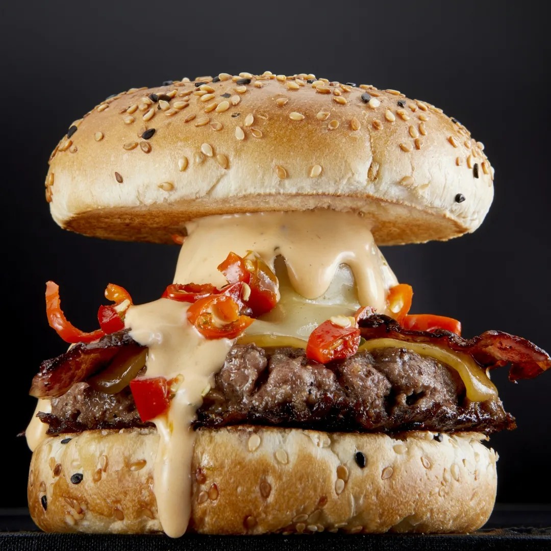 GoRhinoSA's tweet photo. RocoMamas is all about building the best smashburgers, serving mofo wings and getting messy with serious ribs.

Pop into your nearest RocoMamas and indulge in your favourite meal.

#GoRhino #BestBurgers #FamilyCulture #SavingsThatMatters https://t.co/GWfrGXFBYb