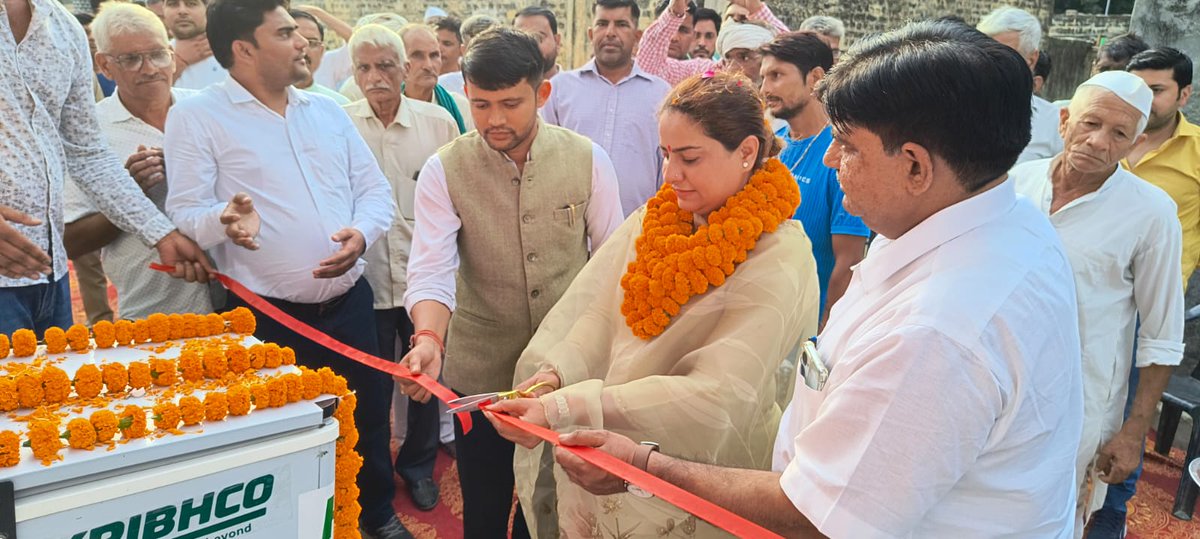 iamDharmJeet's tweet photo. कृभको द्वारा "चंदन की मड़ैया" में आयोजित कार्यक्रम में मा.अध्यक्ष @DrAntulTeotia जी द्वारा प्रतिभाग किया गया।इस अवसर पर कृषकों के हित में चलाए जा रहे शासकीय योजनाओं के बारे में भी अवगत कराया गया। किसान भाइयों को पराली तथा फसल अवशेष न जलाने की अपील की गयी।
#ZPBSR https://t.co/oPWUvmB4YF