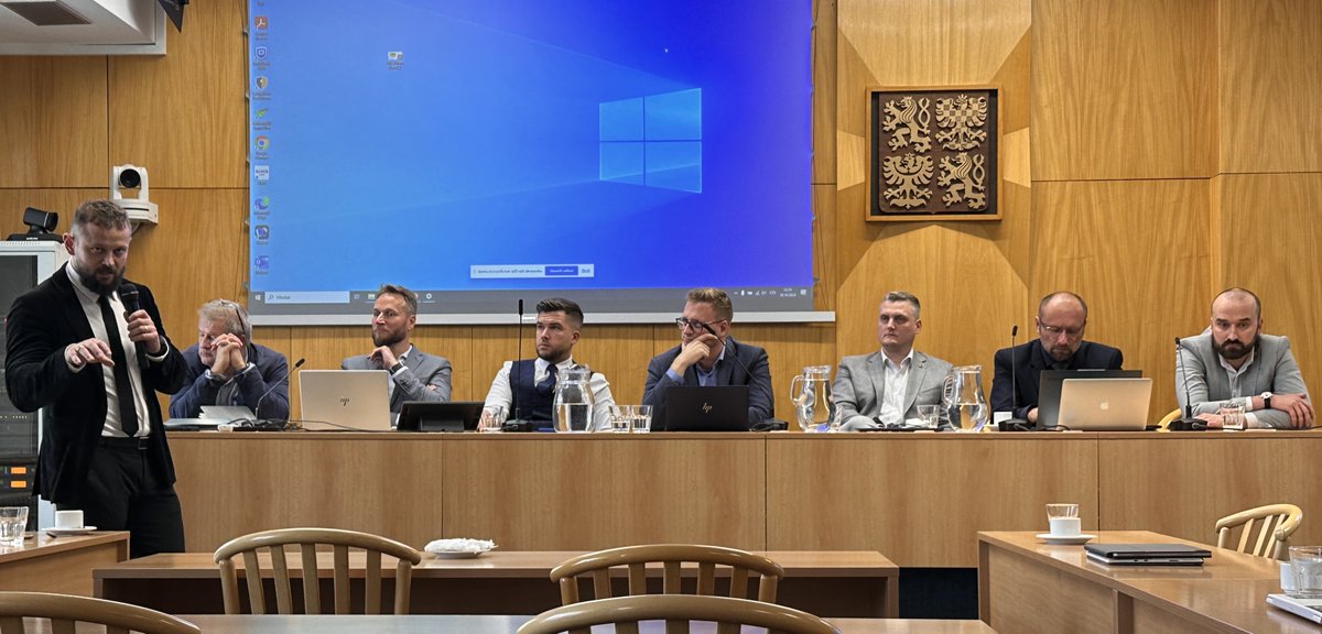🩺 AI ve zdravotnictví: Budoucnost péče

"AI je přelomovou technologií, přesto čelí klasickým problémům všech inovací – složité evropské regulace a otázka úhrad. Provoz špičkových technologií, nelze zajistit jen díky pionýrskému nadšení." t.ly/p1yUi

#AI  #CzechMed