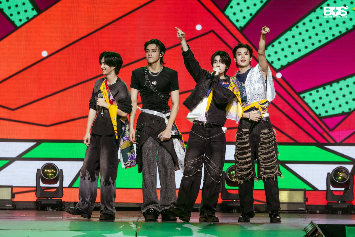 ภาพบรรยากาศรอบหาดใหญ่ของ
Knock Knock Knock :
BUS 1st THAILAND FANCON TOUR

พวกเราขอบคุณทุกคนที่มาสนุกไปทุก ๆ โชว์ของพวกเราในรอบหาดใหญ่นะค้าบบ ✨ #12

#BUS_KnockKnockKnock_HatYai
#BUS1stFANCON_KnockKnockKnock
#BUSbecauseofyouishine