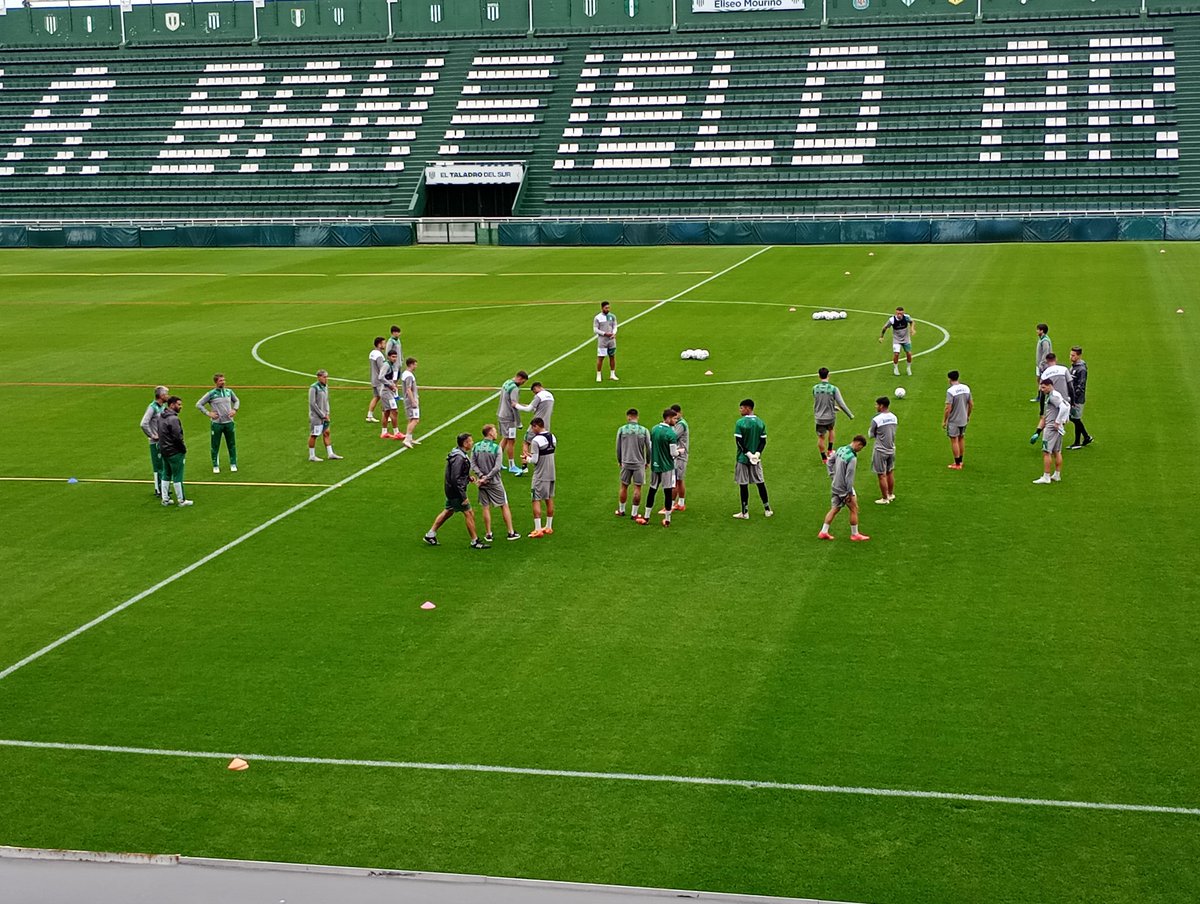 #Banfield🇳🇬 vientos de cambio, Atención a la prensa y presencia en el entrenamiento a las órdenes de Munúa. 
Va queriendo.