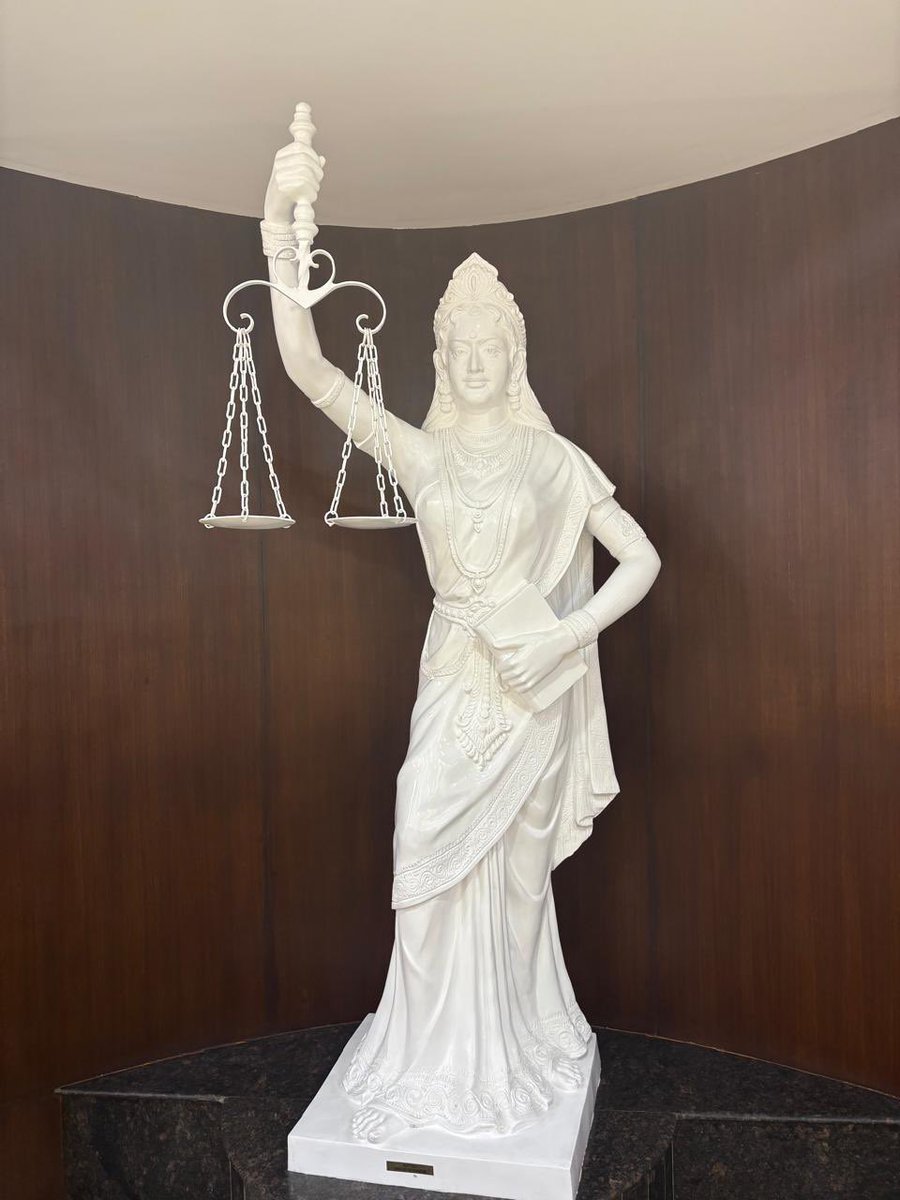 vaibhavi3697's tweet photo. With the #ConstitutionOfIndia in the hand, now justice is not blind anymore!
But as we say
"JUSTICE DELAYED IS JUSTICE DENIED."
With due respect, a wrist #watch too should be affixed to the statue, representing for a quick justice...
#JusticeStatue
#SupremeCourtOfIndia https://t.co/ZHEtNh7wmw