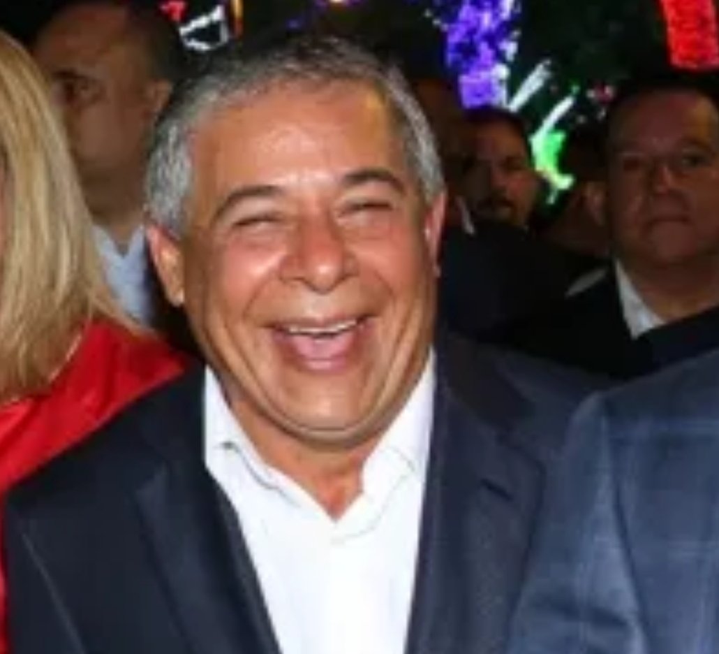 Buenos días!! Tomaron café?

Mientras muchos aliados y perremeistas esperan su decreto,

El presidente @LuisAbinader designa a Roberto Salcedo, como Embajador en Panamá.

#AguantenQueFaltan4