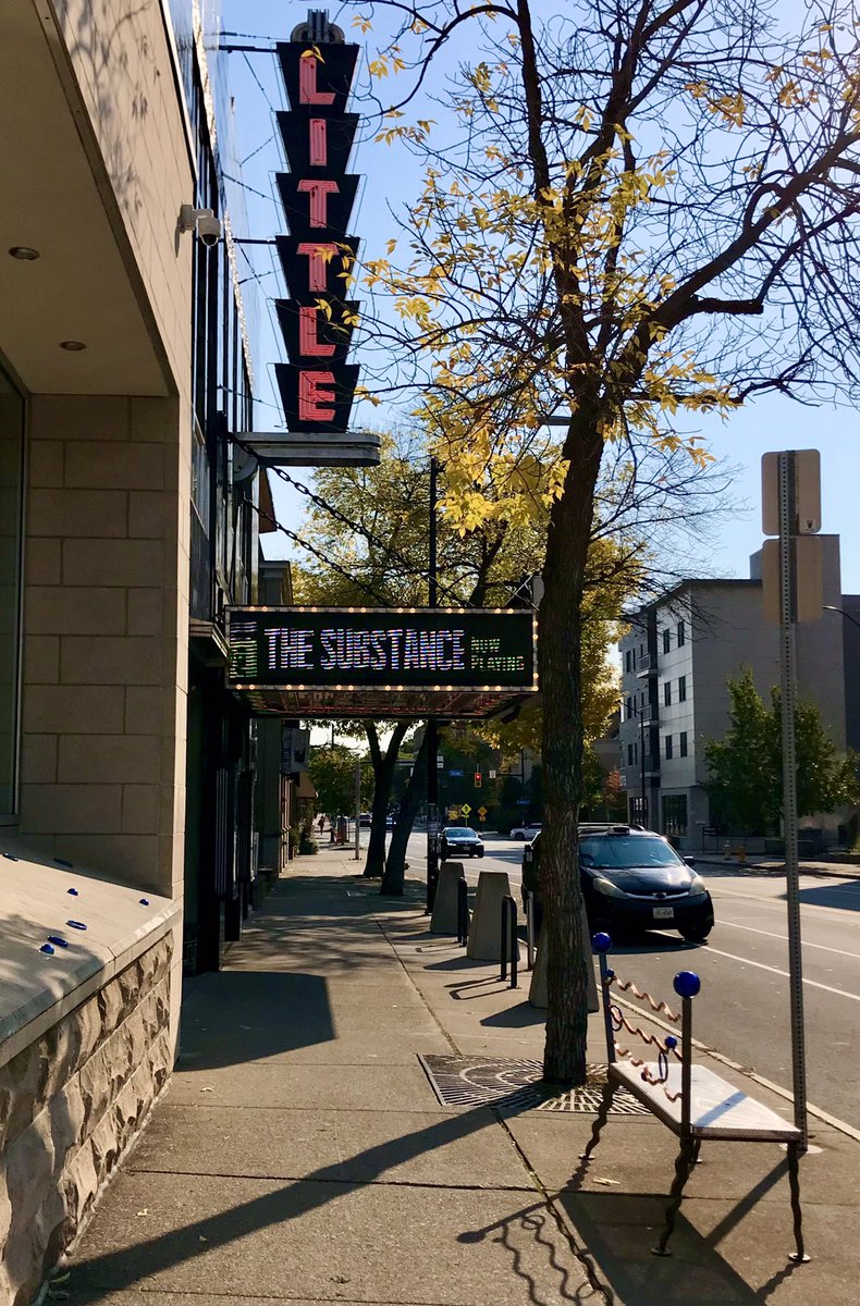 lovejackpearl's tweet photo. Happy birthday to @TheLittleRoch🎂 The #GrandeDame of @CityRochesterNY 🖤🍿👑 Thanks to my  #Marvelous friends @scottpukos @Dalboz17 @adamlubitow and the whole shebang for such awesome style! And @_LittlePopcorn with #RealButter 😘🍿💛 https://t.co/GpubPvwaa8