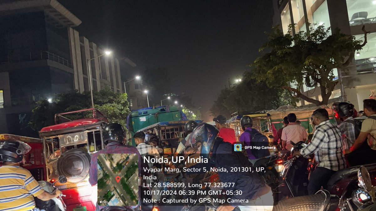 journ_akash's tweet photo. @noidatraffic @noidapolice ट्रैफिक व्यवस्था बिल्कुल खराब हो रखी है। https://t.co/VuHbL6KvhS