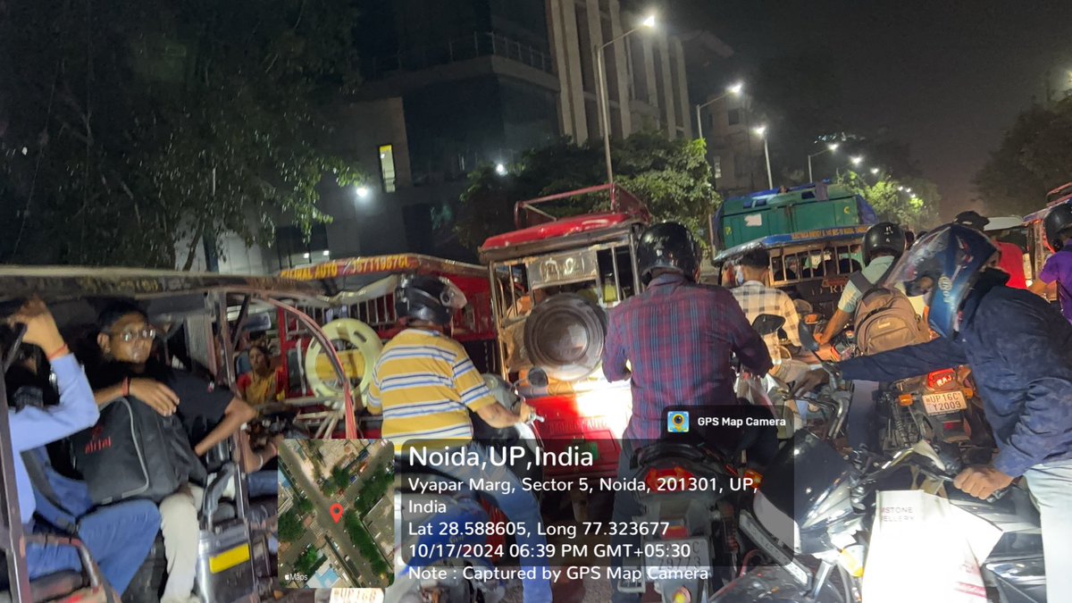 journ_akash's tweet photo. @noidatraffic @noidapolice ट्रैफिक व्यवस्था बिल्कुल खराब हो रखी है। https://t.co/VuHbL6KvhS