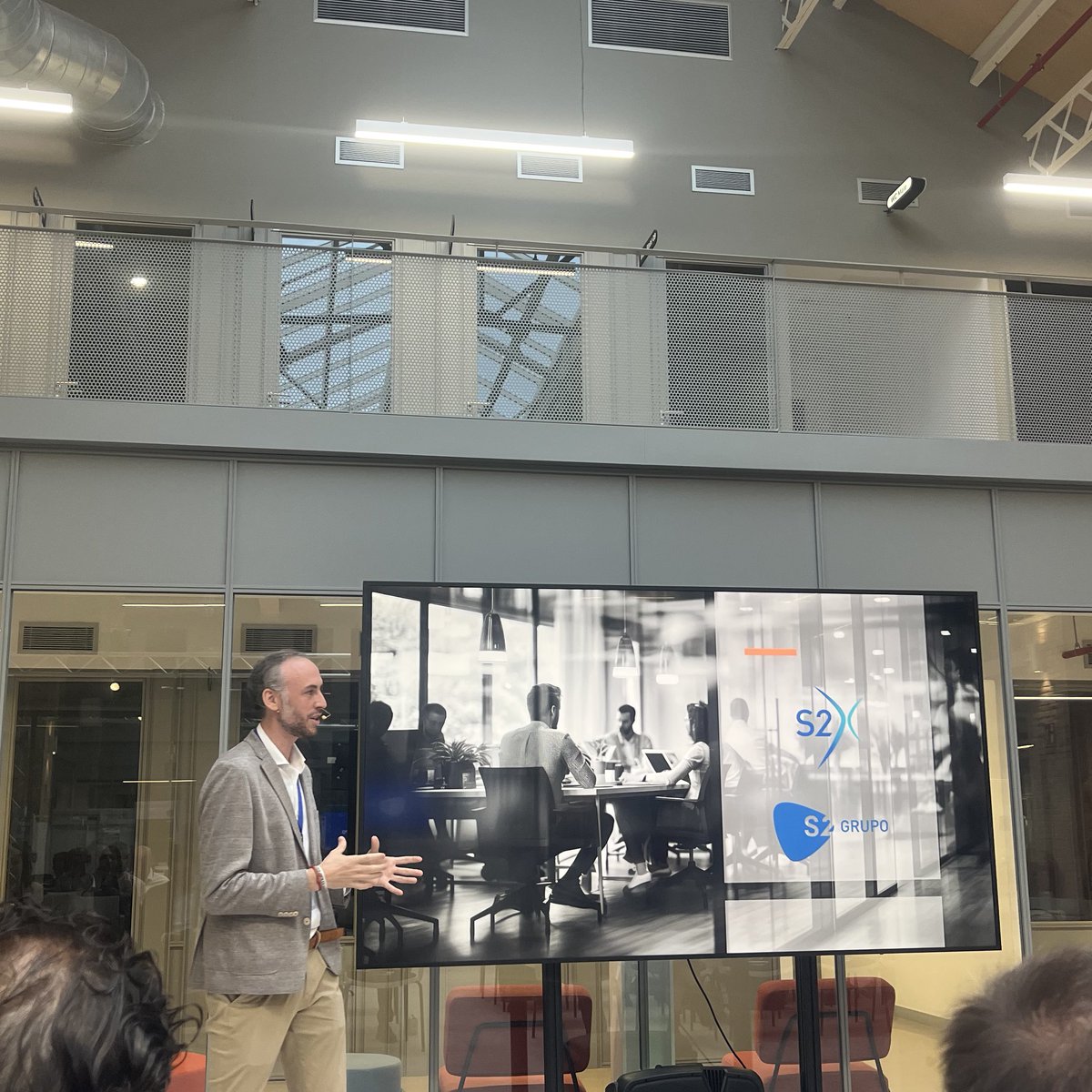 javimateoVLC's tweet photo. En València tenemos una de las mejores compañías de #ciberseguridad de Europa y hoy está de estreno.
@s2grupo ha presentado #S2X para fomentar la innovación abierta y colaborar en la creación de nuevas soluciones en un campo cada vez más importante a nivel mundial. #Innovación https://t.co/Ejc66fut4D
