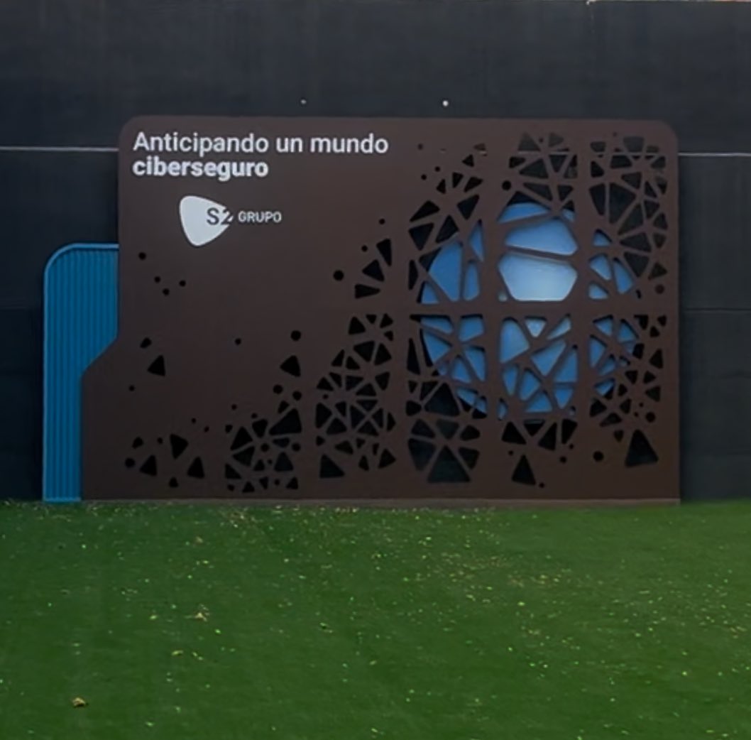 javimateoVLC's tweet photo. En València tenemos una de las mejores compañías de #ciberseguridad de Europa y hoy está de estreno.
@s2grupo ha presentado #S2X para fomentar la innovación abierta y colaborar en la creación de nuevas soluciones en un campo cada vez más importante a nivel mundial. #Innovación https://t.co/Ejc66fut4D
