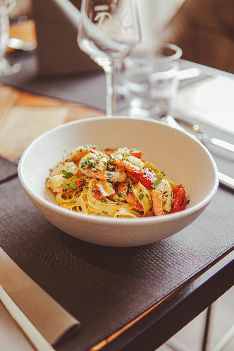 SteinBergRD's tweet photo. Big plate of tagliatelle with prawns https://t.co/aRbwTgwnVq
