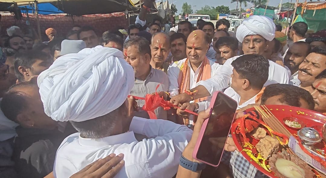 cpjoshiBJP's tweet photo. आज नगरपालिका #मावली द्वारा आयोजित श्री चामुंडा माताजी का 44 वा विशाल पशु मेले का उद्घाटन कर कार्यक्रम में भाग लिया।
#Mavli https://t.co/6KY8QHLy6G