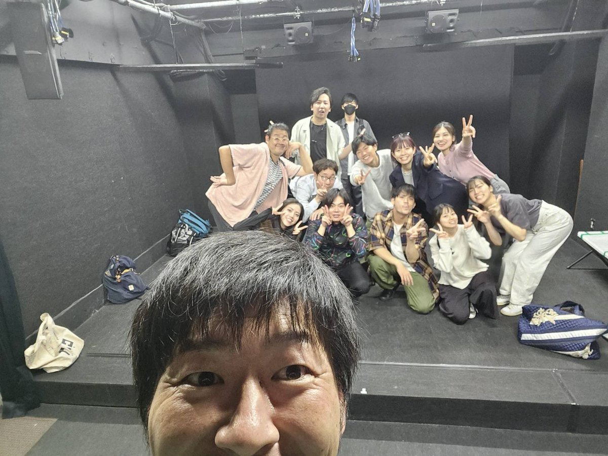 _kimishidai's tweet photo. 本日最終稽古でした！
明日から小屋入り😌
このメンバーで頑張ります💪

ぜひとも観劇お待ちしています😊

ブロマイド販売、個人物販、応援チケットなど盛りだくさんなのでぜチェックしてくださいっ！

観劇ご予約💺⬇️
https://t.co/vlvc6sqFzZ

応援チケット📣⬇️
https://t.co/m9SJvp6zJP https://t.co/ZYPWxSxd5G