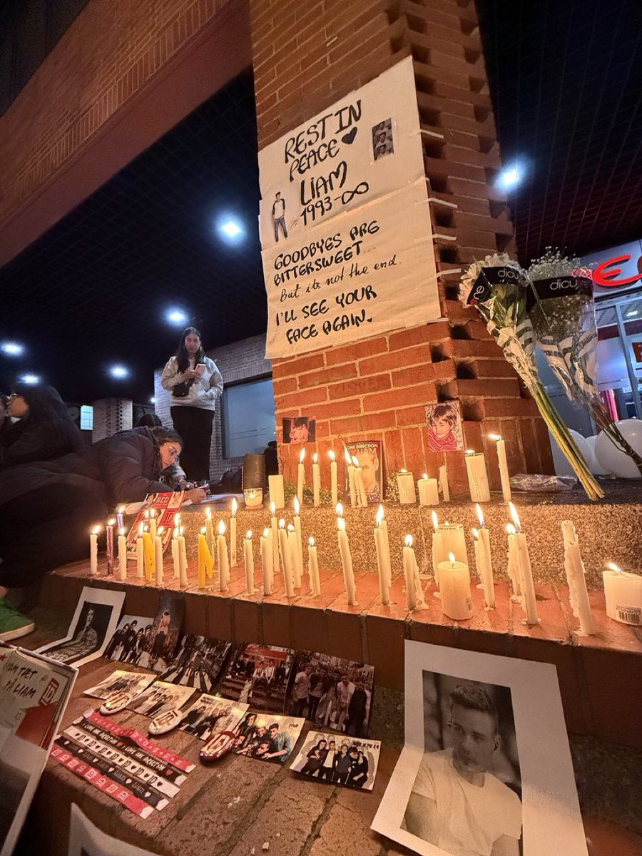 as velas chorando…. pra quem entende oq isso significa doi dms.
