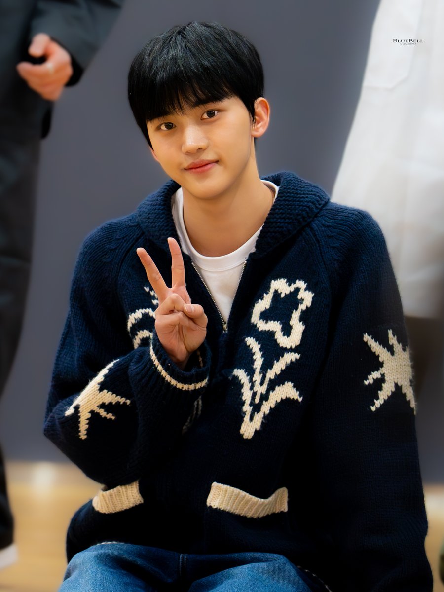 Bluebell_1023's tweet photo. 240322 ITTA 대면 팬사인   

D- 6

#LUN8 #루네이트 
#DOHYUN #도현 
#오늘DOH https://t.co/jIVXbazVwT