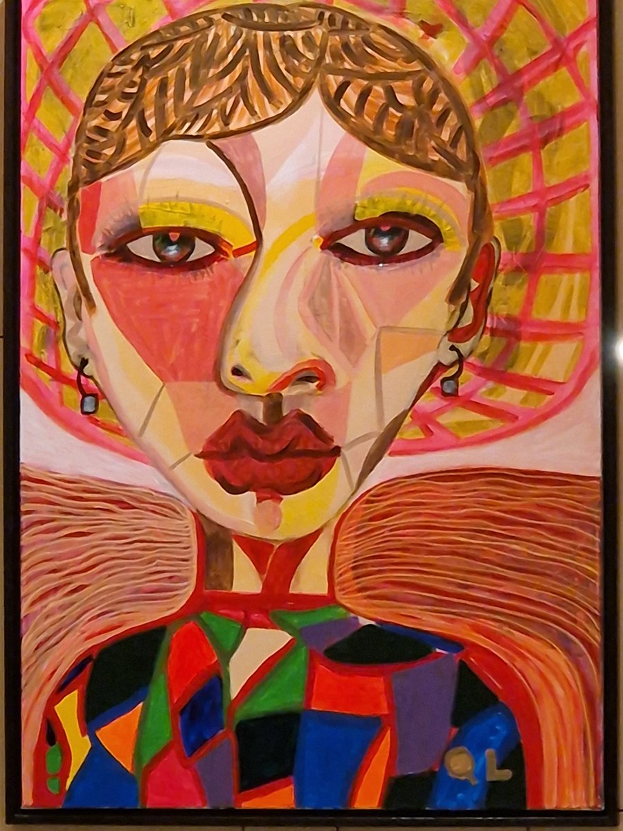 Lissabon. De metro heeft veel hoge stations, waar boven het spoor een verdieping is met toegangspoortjes en overstapverbindingen.
Kunst geeft elk station een eigen karakter.