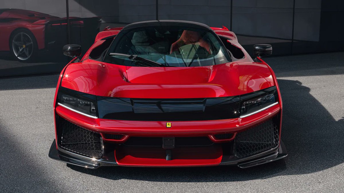 LuxuryCars365's tweet photo. NEW: Ferrari F80 🌹 https://t.co/UHuCQ2XckO