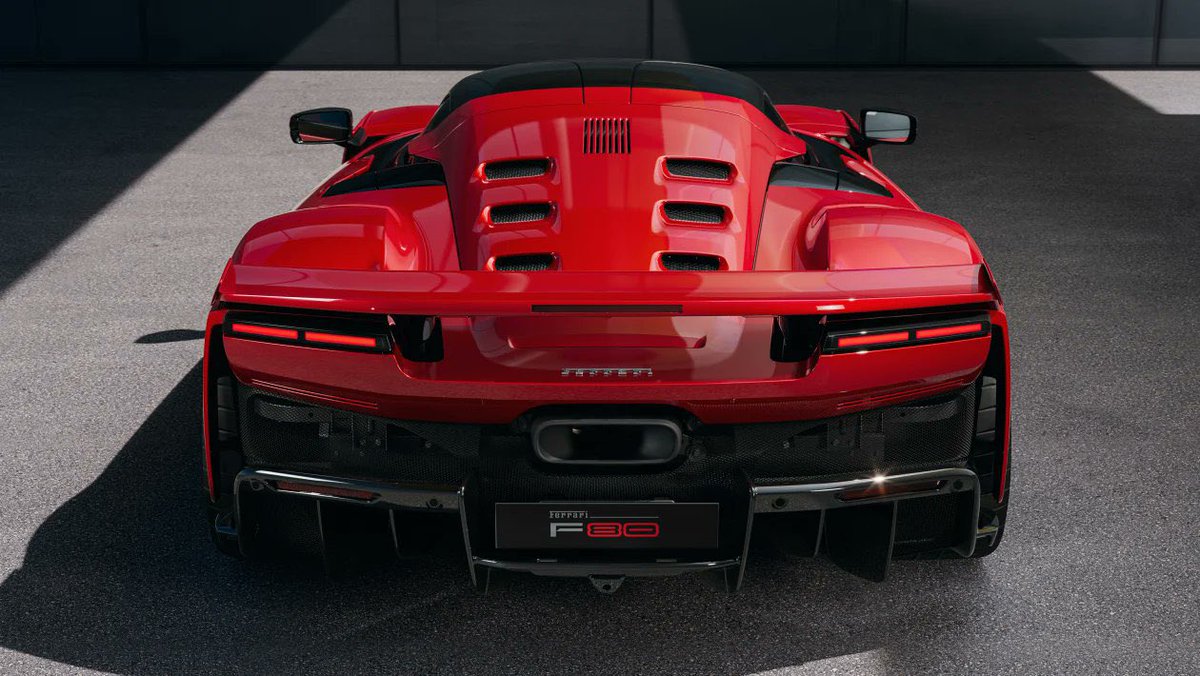 LuxuryCars365's tweet photo. NEW: Ferrari F80 🌹 https://t.co/UHuCQ2XckO