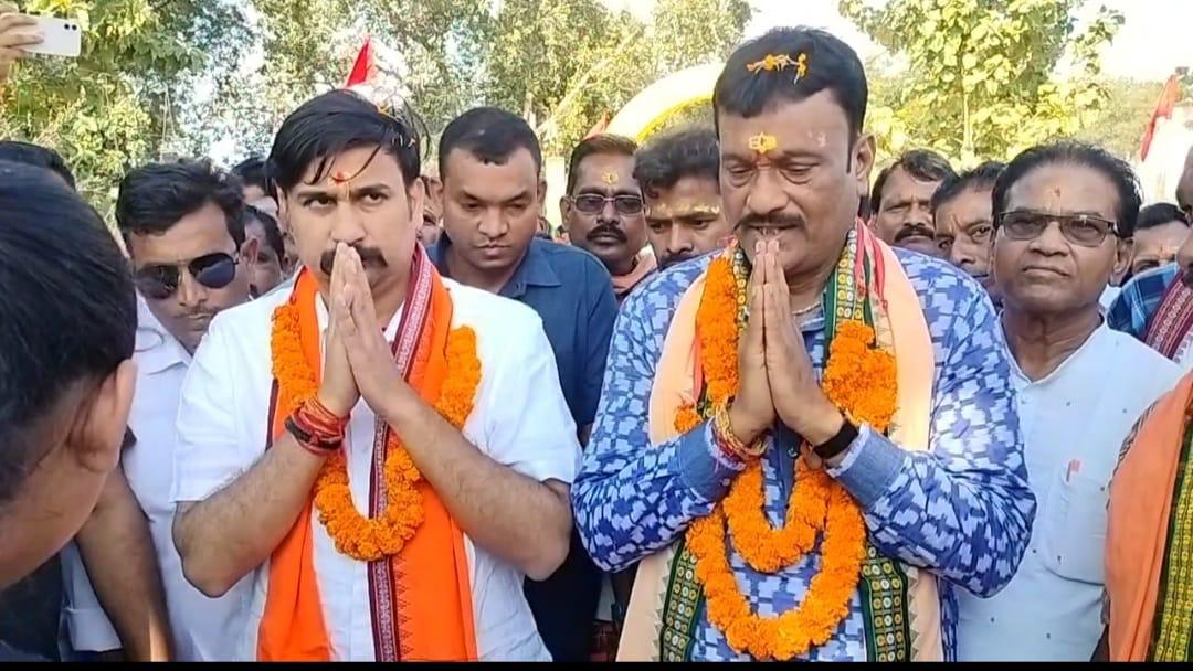 irasisacharya's tweet photo. ଆଜି ମୋର ବିଧାନସଭା ଅନ୍ତର୍ଗତ ଭଟଲି ବ୍ଲକର ନୂଆଗଡ଼ ଗ୍ରାମରେ ସ୍ଥିତ ମାଁ ରାମଚଣ୍ଡୀ ମନ୍ଦିରରେ ମାନ୍ୟବର ବରଗଡ଼ ସାଂସଦ ପ୍ରଦୀପ ପୁରୋହିତଙ୍କ ସହ ମାଁ ରାମଚଣ୍ଡୀ ପୂଜନୋତ୍ସବରେ ଯୋଗଦାନ କରି ମାଁଙ୍କ ଦର୍ଶନ କରିବାର ସୌଭାଗ୍ୟ ପ୍ରାପ୍ତ କଲୁ ll
#Nuagarh #BhatliBlock
#BhatliConstituency
#Ramchandi #jaymaa https://t.co/rypzGdCyyX