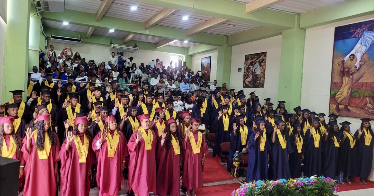 Con orgullo celebramos a nuestros graduados en sede principal de Administración, Psicología, Ingeniería, Trabajo Social y Derecho, junto a los de nuestras especializaciones y maestrías.
¡Iniciarán una nueva etapa, pero siempre serán parte de la #FamiliaUniclaretiana! 💪🌟