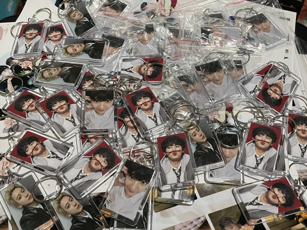 pcycarteu's tweet photo. guys ang dami niya na 😂 naeenjoy ko gawin pero ang sakit sa daliri 😭😭😭

#CHANYEOLinMANILA2024 https://t.co/4QPKZ9yWeL