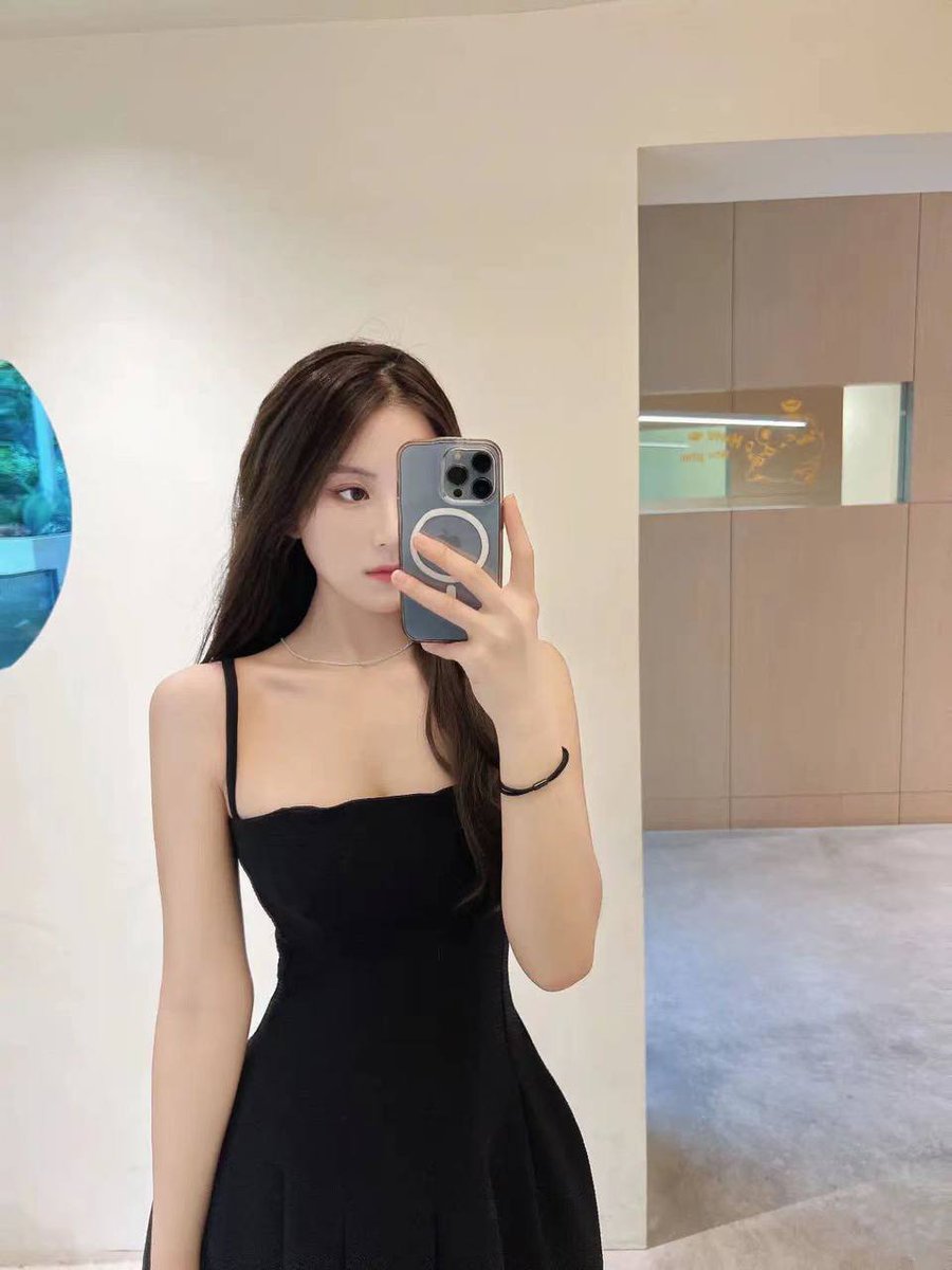 Gradyscndoza's tweet image. 这么晚睡不着你可以找我了