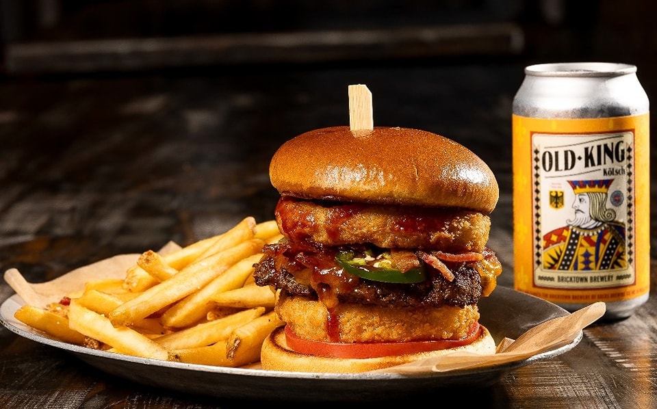 BtbFortSmith's tweet photo. It’s not our first rodeo (burger) 😏🐄

A delicious beef patty topped with cheddar, bacon, jalapenos, tomatoes, and onion rings topped with Head Country BBQ sauce. We’re just wondering, what could be a more perfect combo? 

We’ll wait!

#ThursdayMotivation https://t.co/fOghmjpRG9