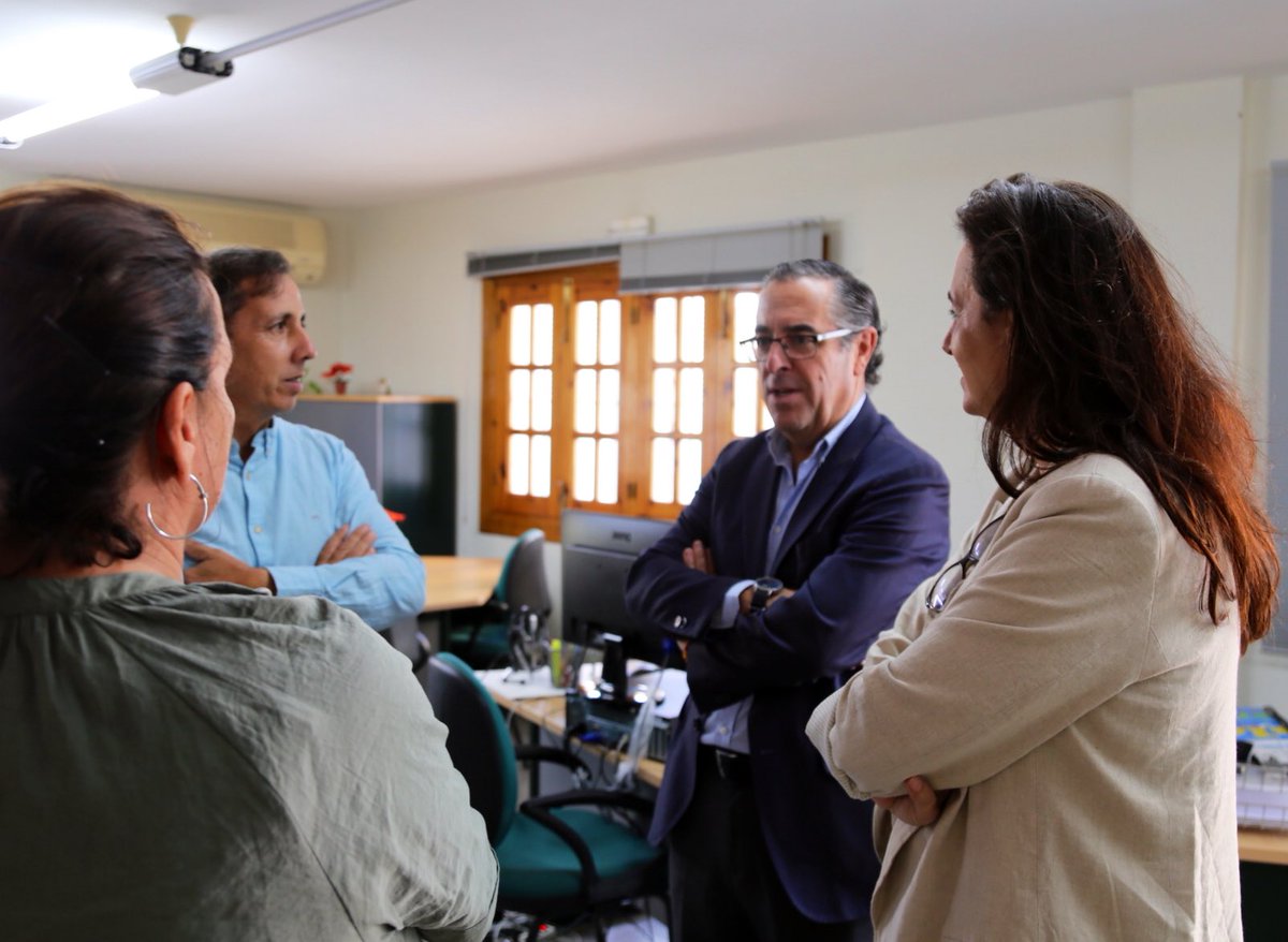 educacionmlg's tweet photo. El #CADE de #Torrox recibe al delegado @Miguel_Briones_ y a la SGP de #CUII MŠ JesÚs Vera. https://t.co/aVTRJ6sFoa