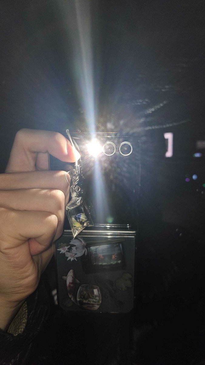 catinyy's tweet photo. ˚₊‧ 𝙃𝘼𝙋𝙋𝙔 𝙇𝙀𝙀𝙃𝘼𝙉 𝘿𝘼𝙔 ‧₊˚

#RT 추첨 한 분께 이한이가 착용했던
from-w2의 물고기 키링을 드립니다!

해삐하니데이 .ᐟ.ᐟ ㅎㅎ

- 당첨자 발표 10/20 이후 https://t.co/dG6JQ8ALHr