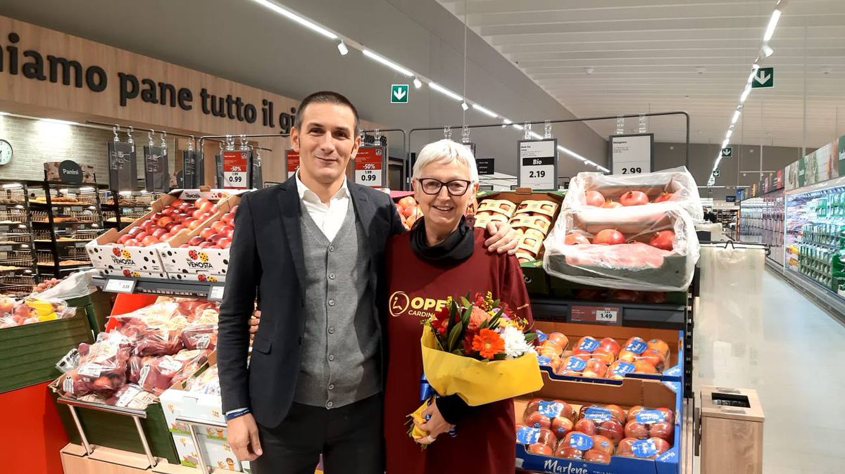 Opera Cardinal Ferrari (@ocfonlus) on Twitter photo Si sono conosciuti alla giornata di #volontariatoaziendale ed eccoli qui all'inaugurazione del nuovo <a href="/LidlItalia/">Lidl Italia</a> di #Rozzano: il direttore regionale, Giovanni, e la nostra Daniela, che abita proprio lì!
Grazie per essere sempre con noi e per la bella sorpresa floreale 💐 Si sono conosciuti alla giornata di #volontariatoaziendale ed eccoli qui all'inaugurazione del nuovo <a href="/LidlItalia/">Lidl Italia</a> di #Rozzano: il direttore regionale, Giovanni, e la nostra Daniela, che abita proprio lì!
Grazie per essere sempre con noi e per la bella sorpresa floreale 💐