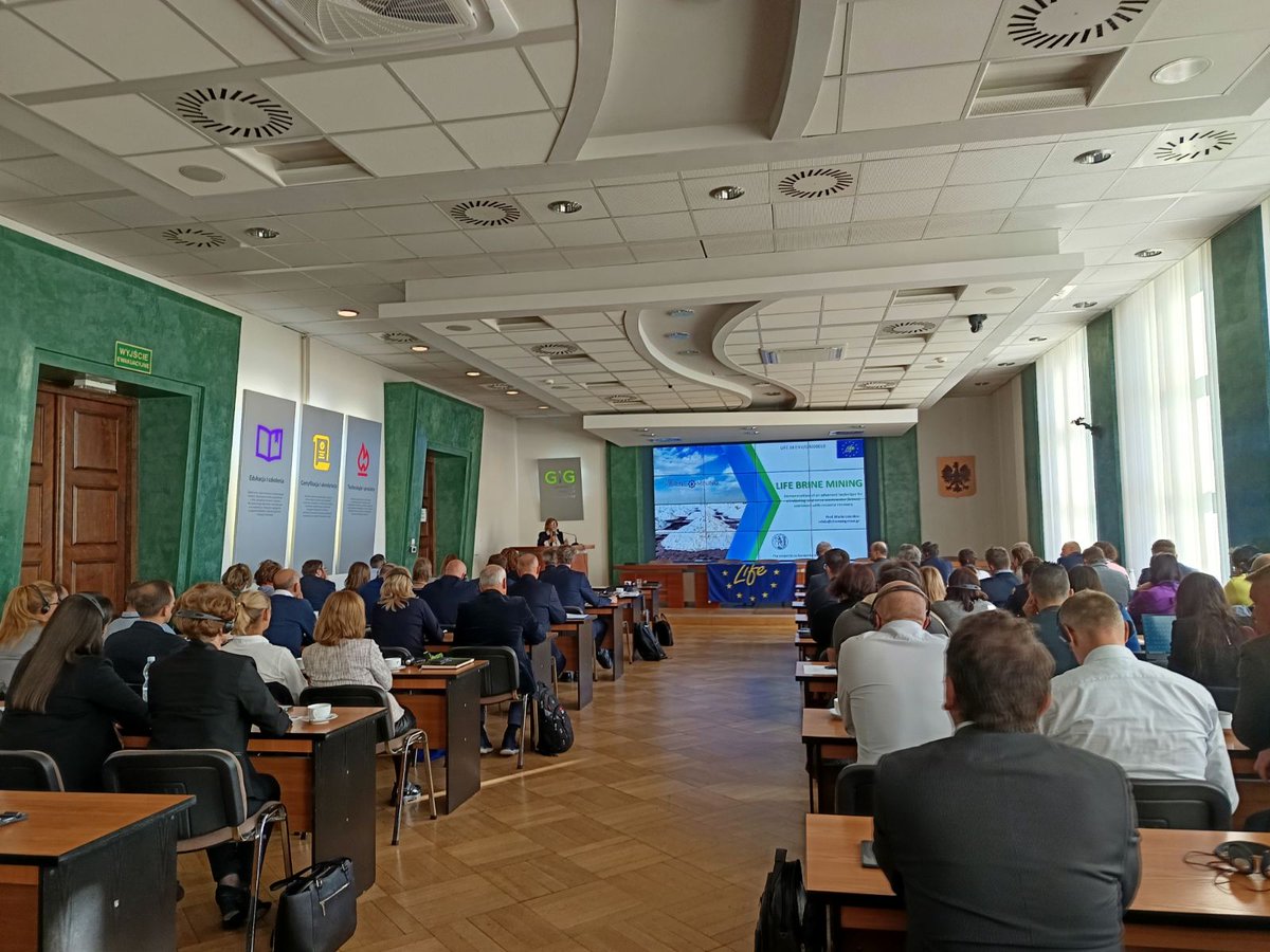 brine_life's tweet photo. Jan Bondaruk, Deputy Director for Environmental Protection (GIG) in dialogue with Prof. Maria Loizidou (NTUA)  emphasizing the importance of the follow-up on the LIFE BRINE MINING  project to address the environmental impacts of coal mining activities,  they stressed the need... https://t.co/bqwwiNlAhM