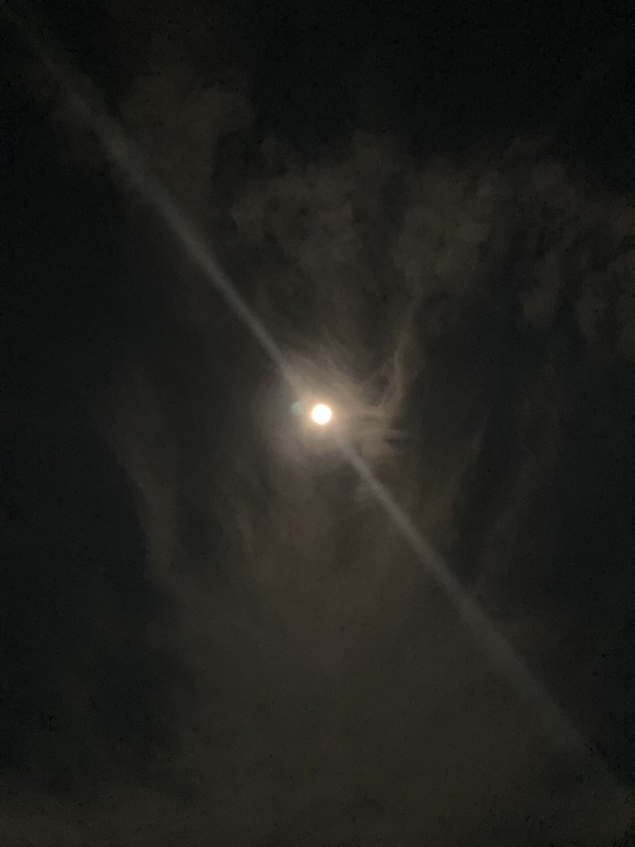 non_keke's tweet photo. @Lunarie_Ang bulannya bagus banget krn lg cerah di sini, barusan abis jalan2 di luar. energinya klo di aku sih bikin bersemangat. 🥰 https://t.co/JpbtosIJdz