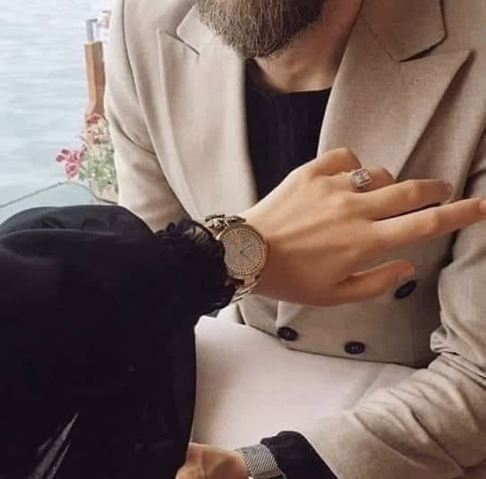 "Herkes .... Kendi Sermayesinden harcar .. Söz insana .. İnsan da söylediği söze .. Yakışmalı .. Güvenmek .. Sevmekten Daha  Değerli ...🌿