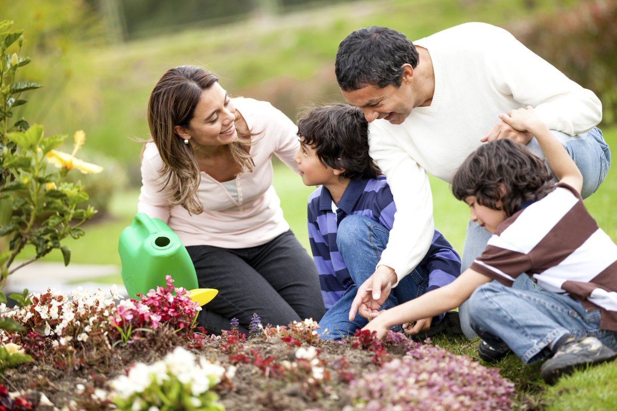 StateHealthIN's tweet image. Protect yourself this respiratory virus season. You don't want anything to get in your way. Make the most of every day and get this season's flu, COVID-19 and RSV vaccines.
Learn more ➡️ cdc.gov/respiratory-vi…
