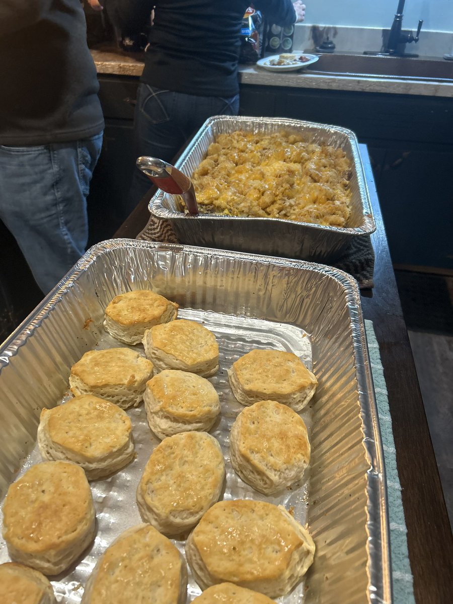 Chef <a href="/WelkerJason/">Jason Welker</a> whipping up breakfast for the <a href="/BrevantseedsUS/">Brevant seeds U.S.</a> Western NE team! Collaboration, Cooking, and Corn- what could be better!🤝🧑🏻‍🍳🌽
#BrevantHarvest