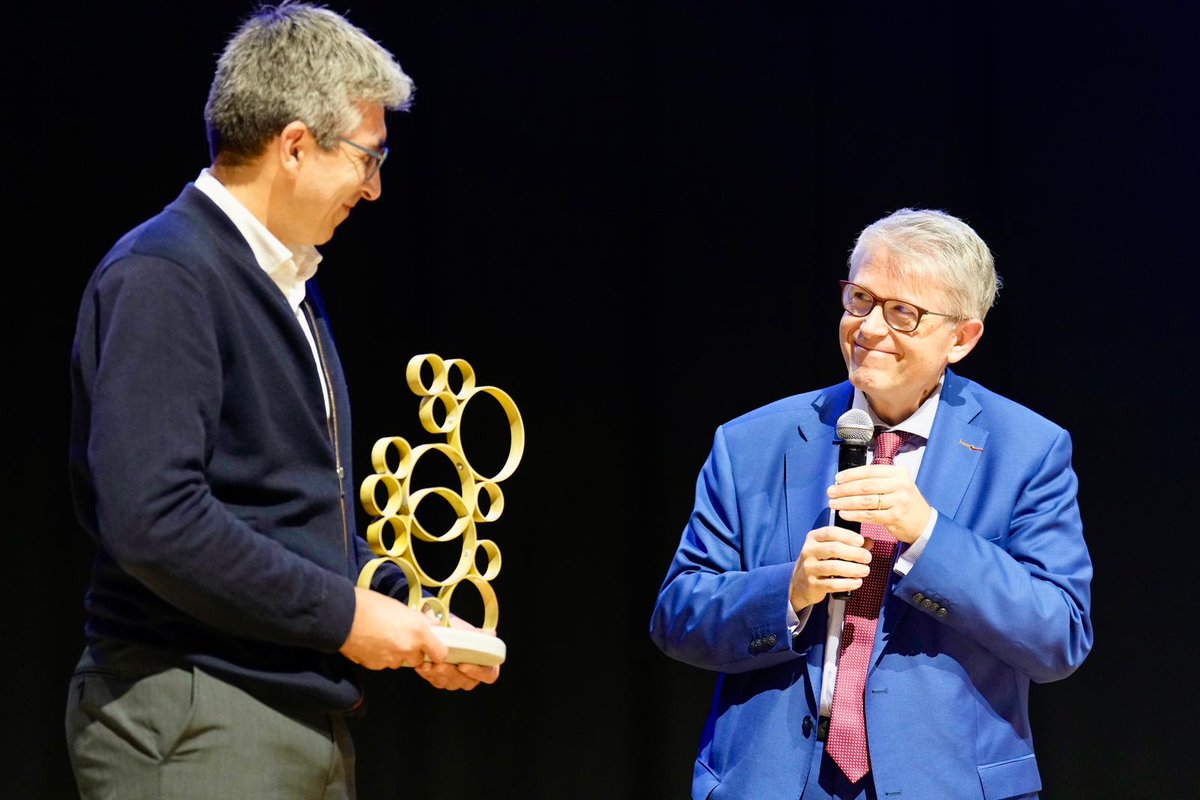 De la recherche publique à l'industrielle, il n’y a qu’un pas, parfois encore difficile à franchir. Chercheurs et entreprises, nouez des partenariats pour transformer vos idées en produits. L’enseignement supérieur et la recherche doivent contribuer à la création de richesses.