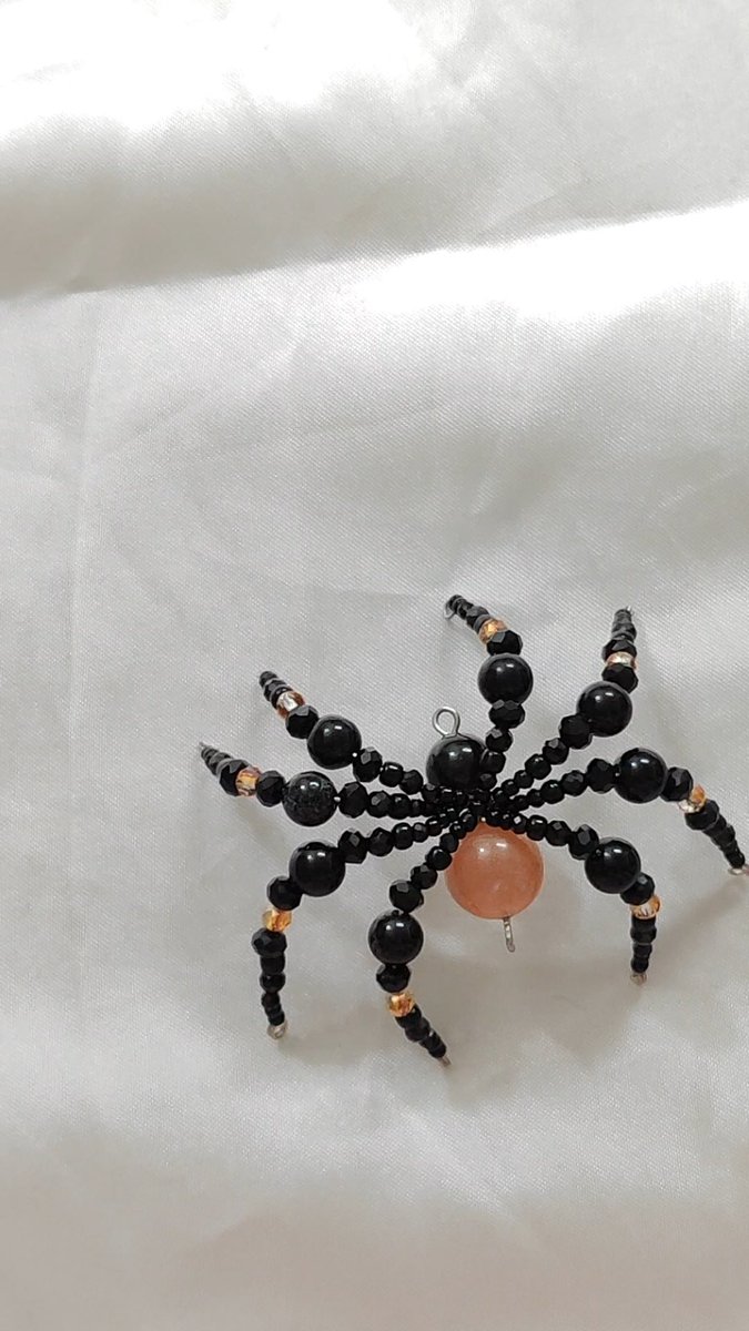 DiyourCrafts's tweet photo. Halloween decor idea 🕷 

Why don't you try to make a unique spider necklace?

#gift #halloween2024 #diy #jewelry #necklace #craft #handmade https://t.co/OQvb5EKuYs