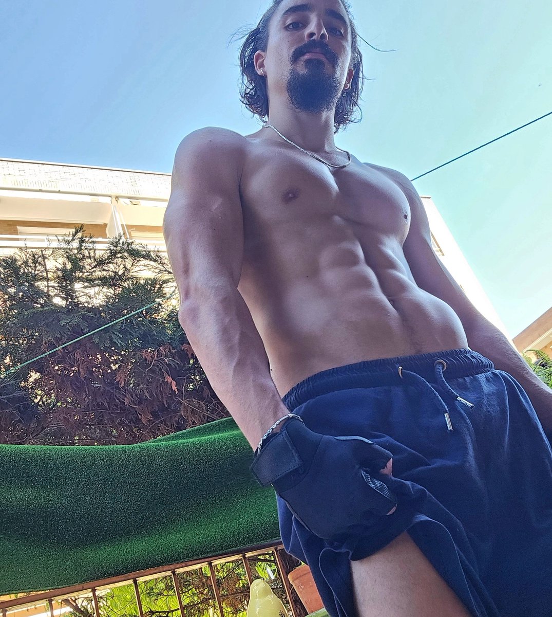 EyanUnfiltered's tweet photo. Let's get to know each other!

#friendly #athlete #daddy #bi #fitguy #fit #workout #horny #chaser #twunk https://t.co/f9fAVORedW