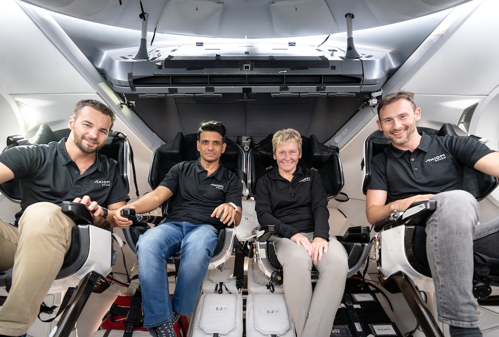 AstroPeggy's tweet photo. Training for Ax-4 has begun and I already feel right at home. After a comprehensive onboarding process in Houston we traveled to @SpaceX in Hawthorne for suit measurements and pressurization tests. The crew also had their first introduction to Dragon! https://t.co/mkdq4bNVPF