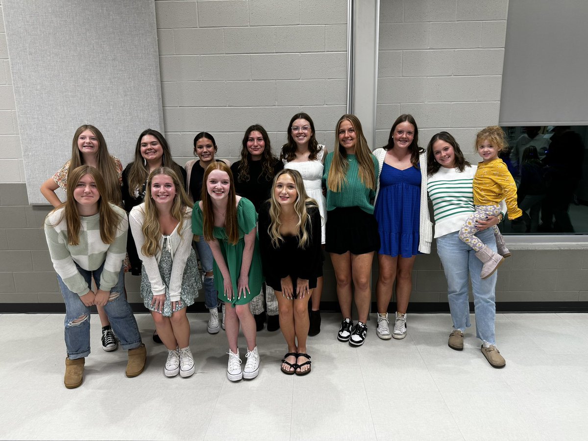 YorktownGolf's tweet photo. A very successful 2024 Girls Golf Banquet to celebrate the best 🐯 👧⛳️ season in ten years.

Pictured below: The Squad (minus Anna, Ana, Callie), Alysse (Most Improved) &amp; Marley (Local Villain Child), and Team MVP Grace Turner.

Thanks to @PVE_Principal for hosting! https://t.co/KCZCWFXGYI