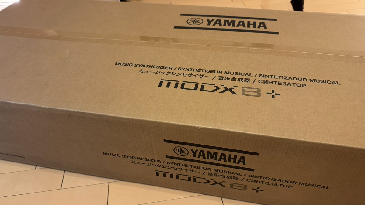 team_emi2's tweet photo. 数日ずっと療養生活、こんばんは。
とはいえ、まだ安静してるとこですが。
ずっと開封出来てなかった新しい機材。
十数年ぶりのYAMAHA。
新しいものはいいね。
#YAMAHA
#MODX8+ https://t.co/e0OZKRRolC