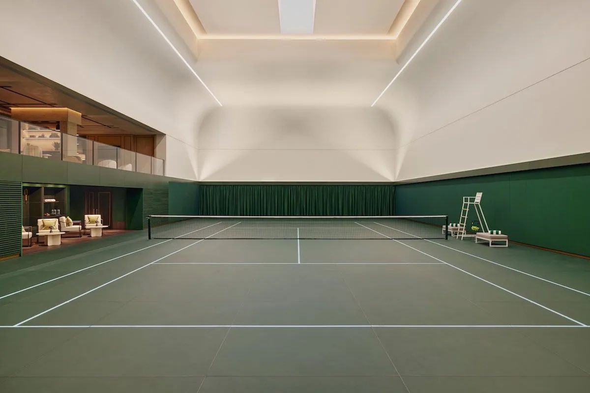 luusssso's tweet photo. The sleek design of The Garrison Club, one of London’s most exclusive private tennis clubs https://t.co/YxGlepalky